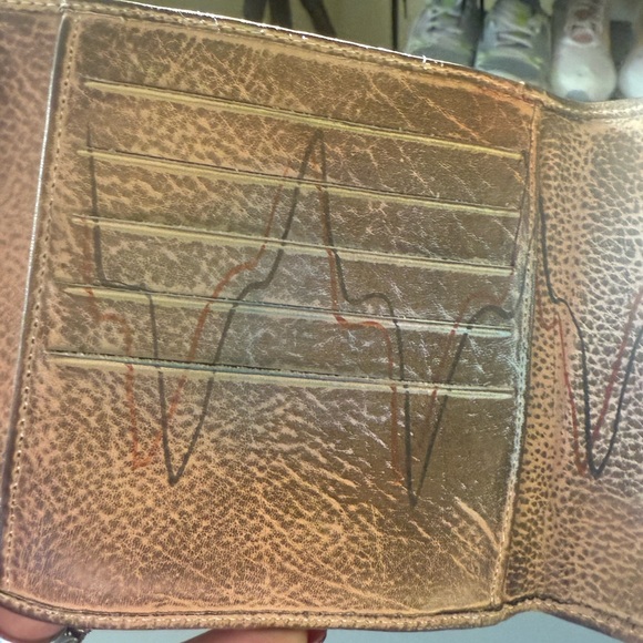 Anuschka Hand-Painted Leather Wallet – Martini Cocktail Design - Picture 5 of 11